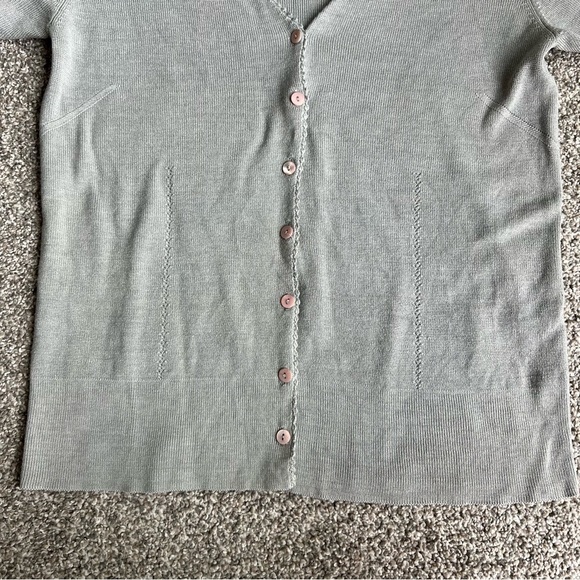 Liz Claiborne 100% Silk Light Gray Short Sleeve Button Up Blouse, Size M - Picture 2 of 8